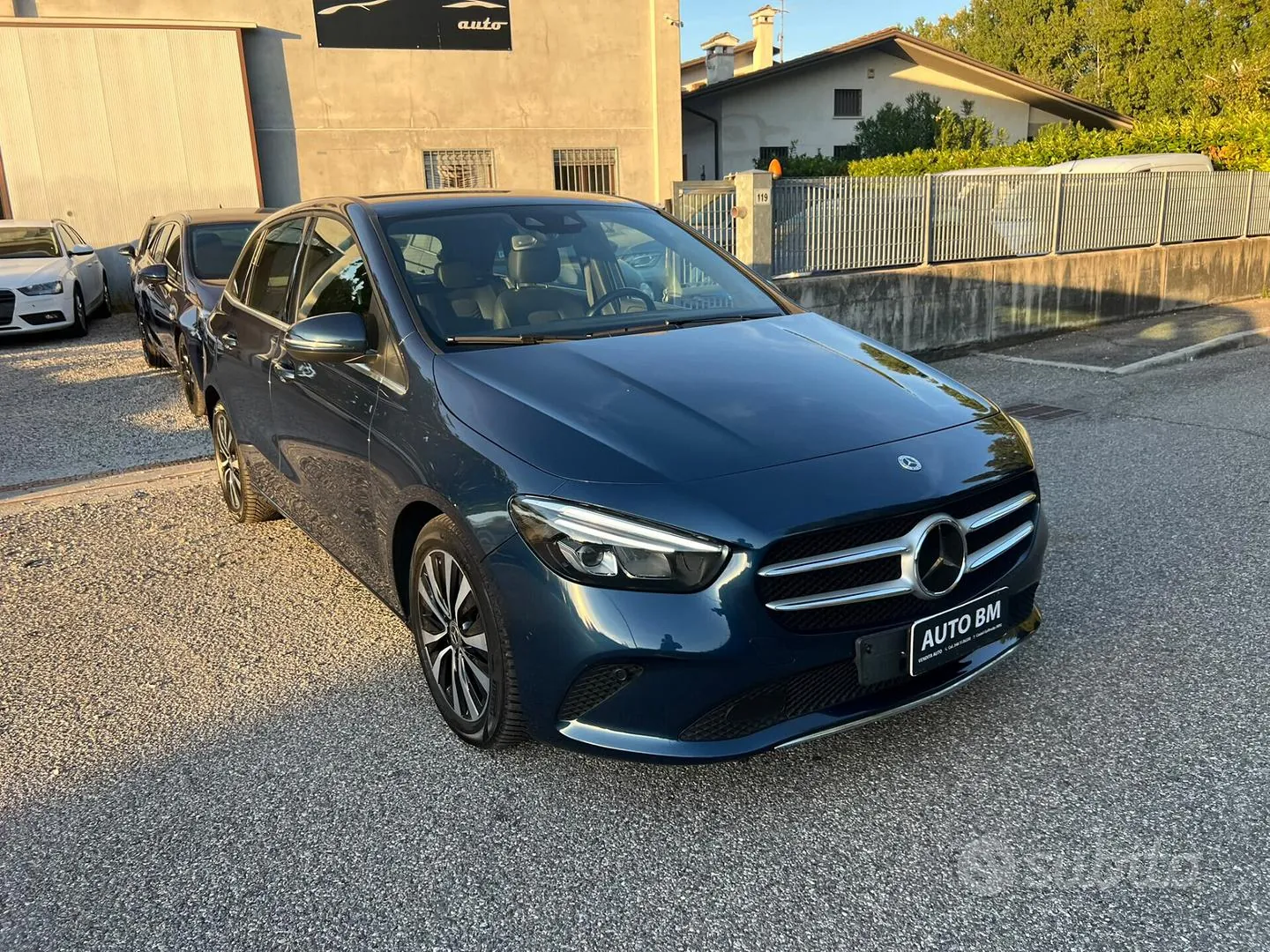 Mercedes-Benz B 180