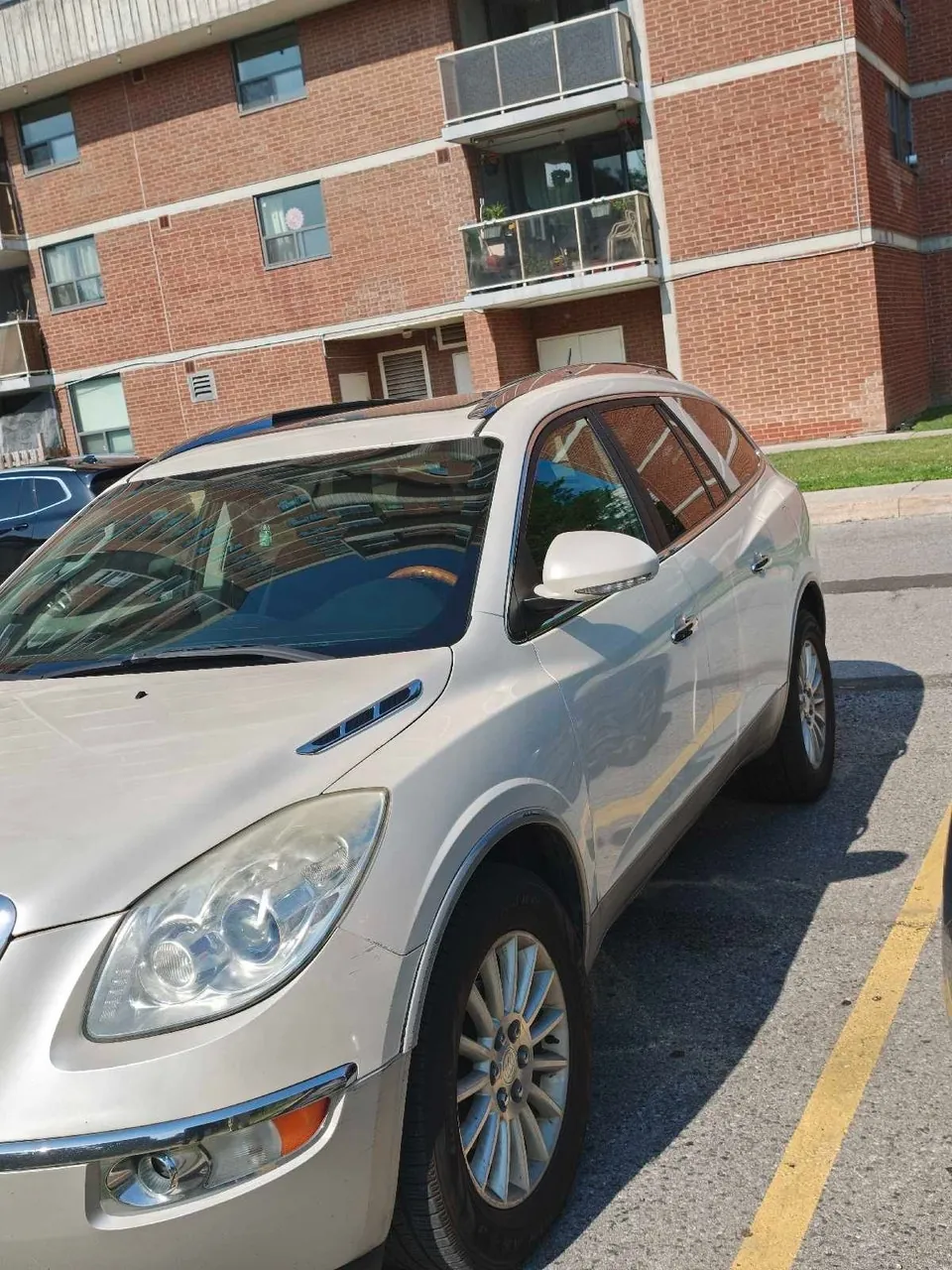 Buick Enclave 2011 photo 2