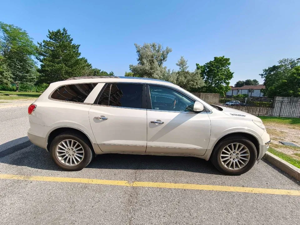 Buick Enclave 2011 photo 3