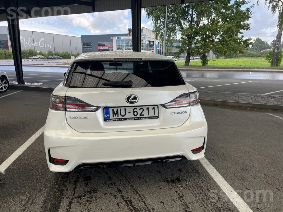 Lexus Ct200H 2015 photo 4