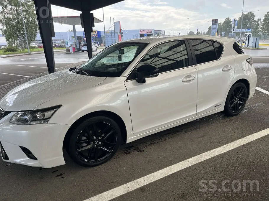 Lexus Ct200H 2015 photo 2