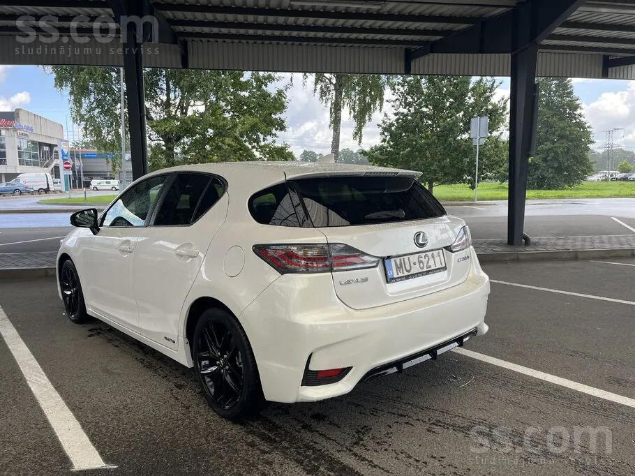 Lexus Ct200H 2015 photo 3
