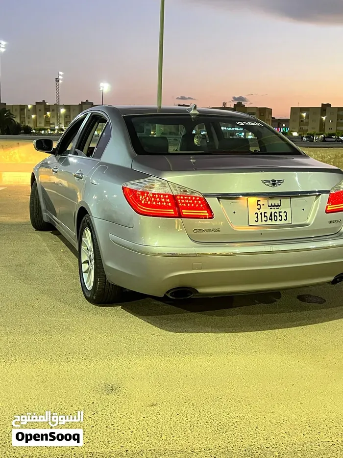 Genesis G80 2009 photo 2
