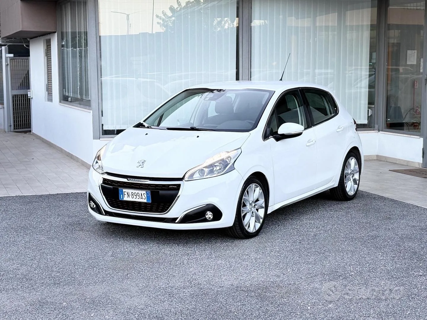 Peugeot 208 2018 photo 3