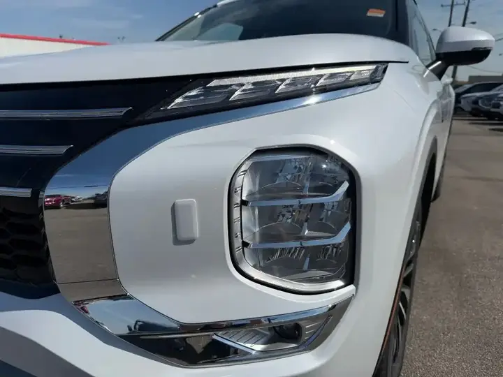 Mitsubishi Outlander 2026 photo 3