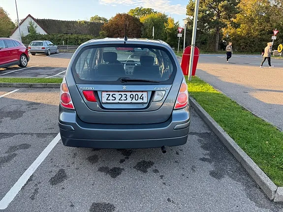 Suzuki Liana