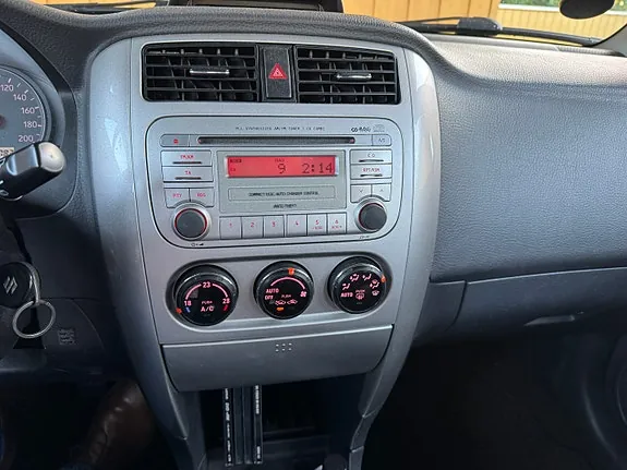 Suzuki Liana 2008 photo 3