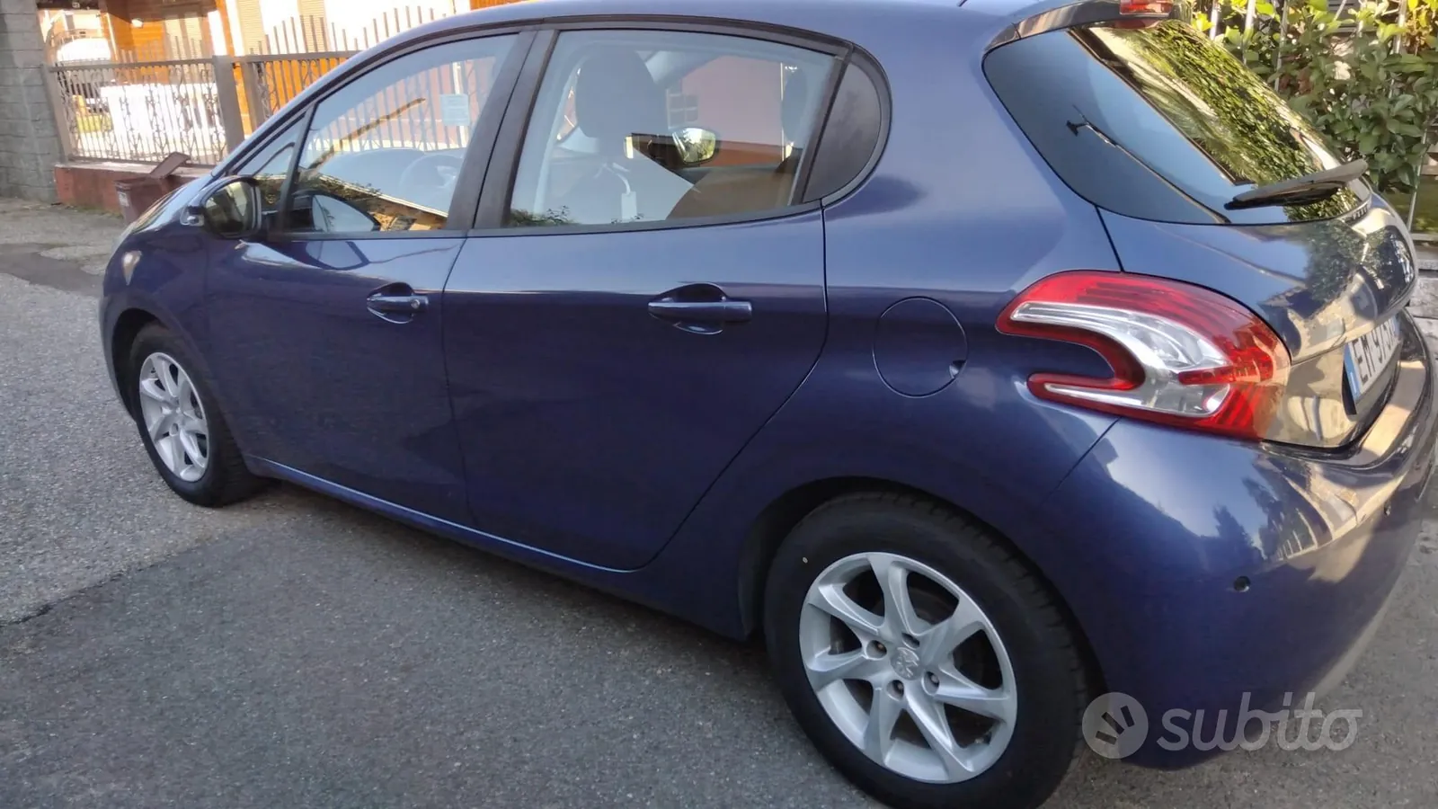 Peugeot 208 2012 photo 2
