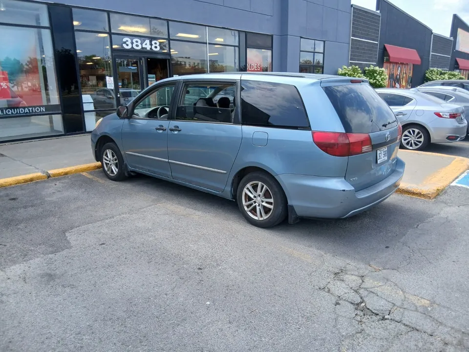 Toyota Sienna 2005 photo 2