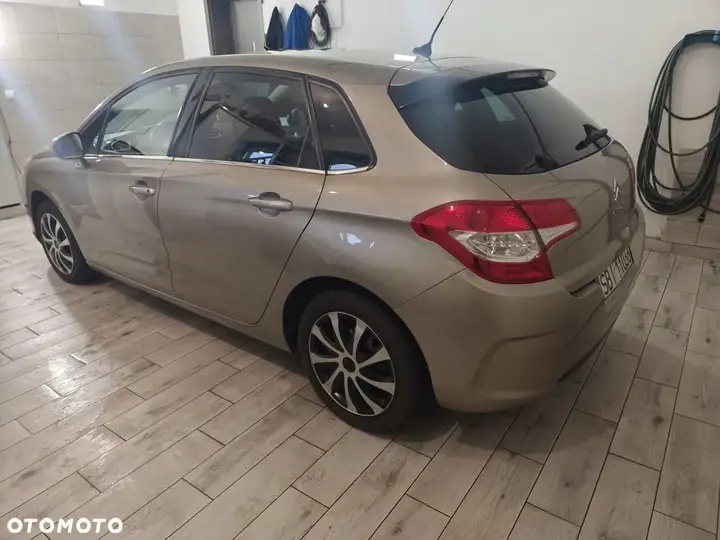 Citroen C4 2010 photo 4