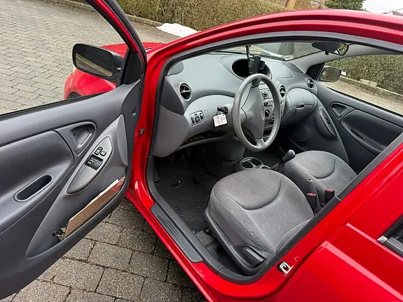 Toyota Yaris 1999 photo 5