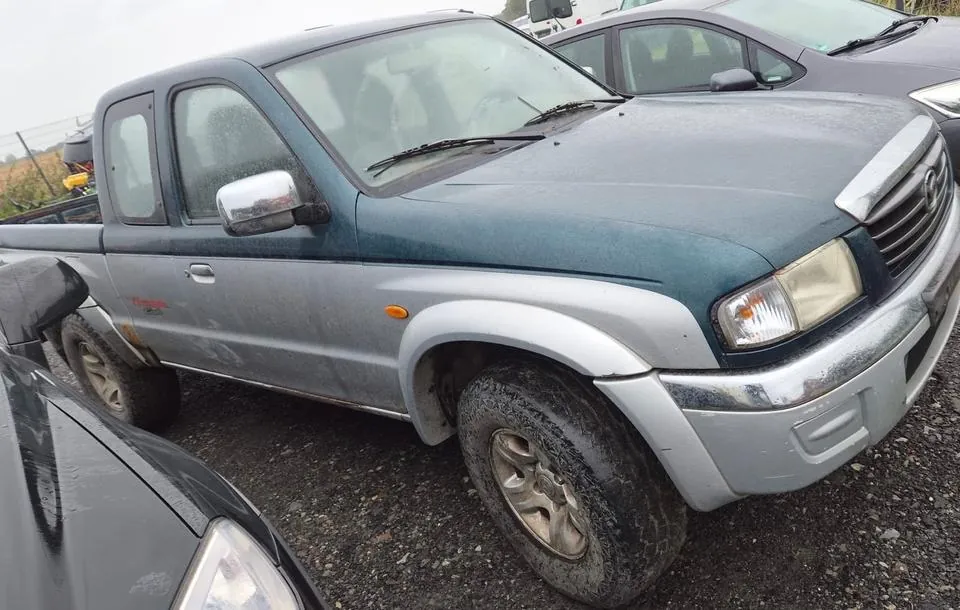 Mazda B2500