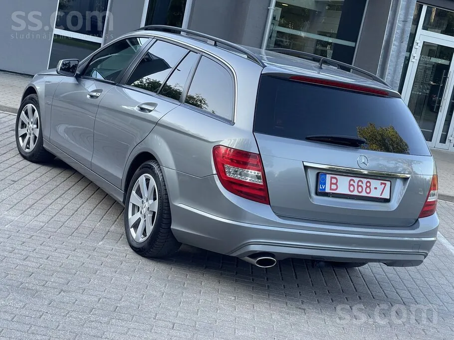 Mercedes-Benz C220 2011 photo 2