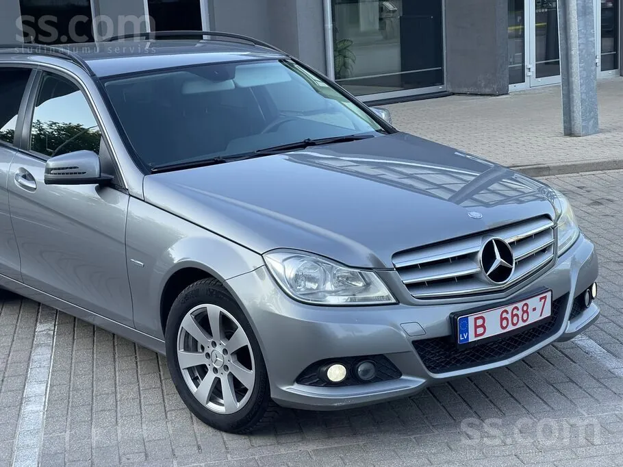 Mercedes-Benz C220 2011 photo 3