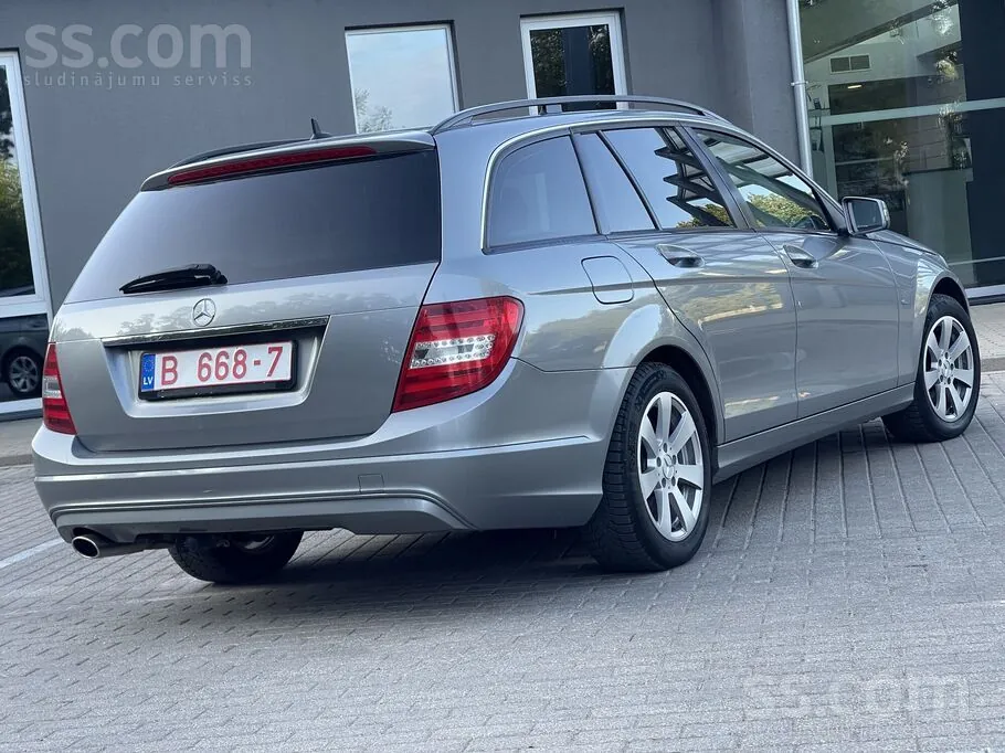 Mercedes-Benz C220 2011 photo 4