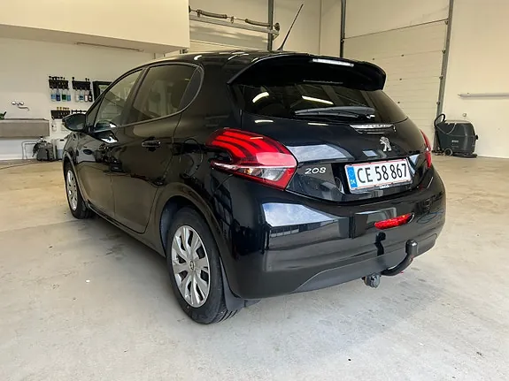 Peugeot 208 2018 photo 3