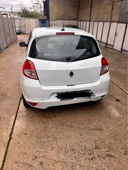 Renault Clio 2010 photo 3