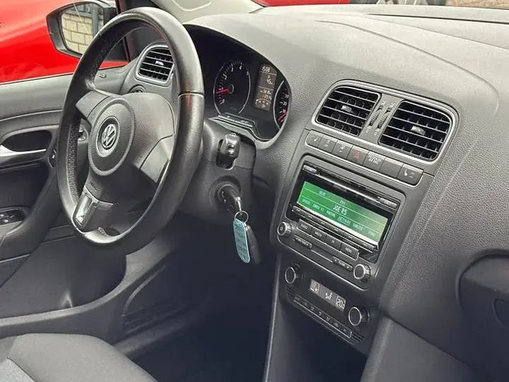Volkswagen Polo 2012 photo 2
