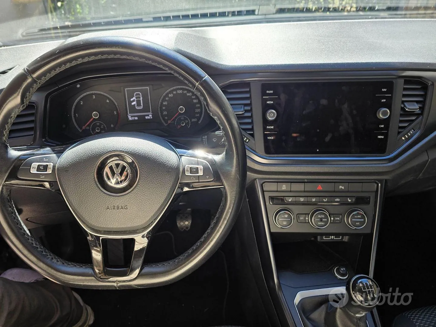 Volkswagen T-Roc 2018 photo 2
