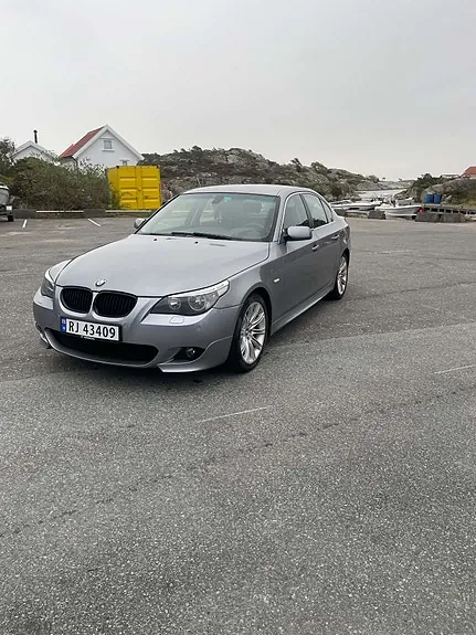 BMW 520I