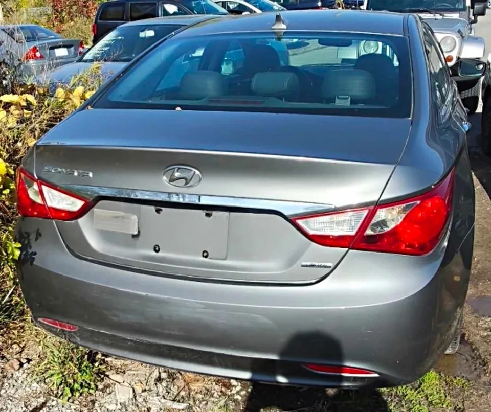 Hyundai Sonata 2011 photo 2