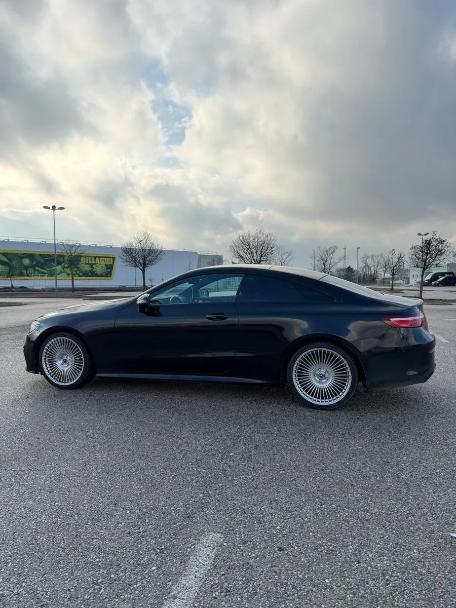 Mercedes-Benz E-Class 2017 photo 2