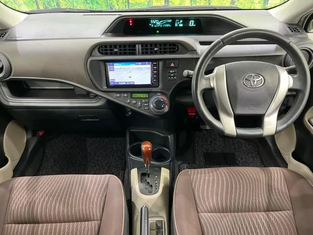 Toyota Aqua G 2012 photo 2
