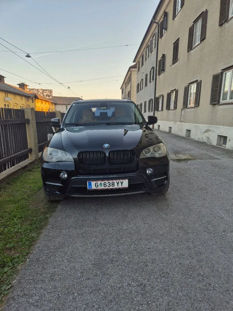 BMW X5 2010 photo 2