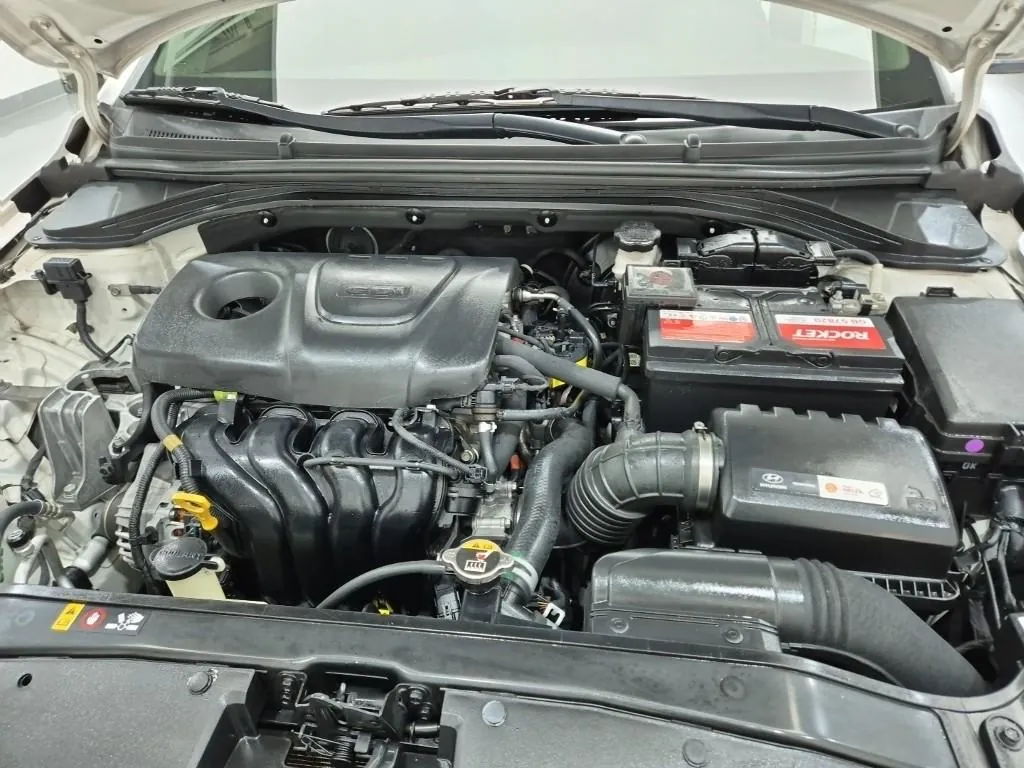 Hyundai Avante 2018 photo 5