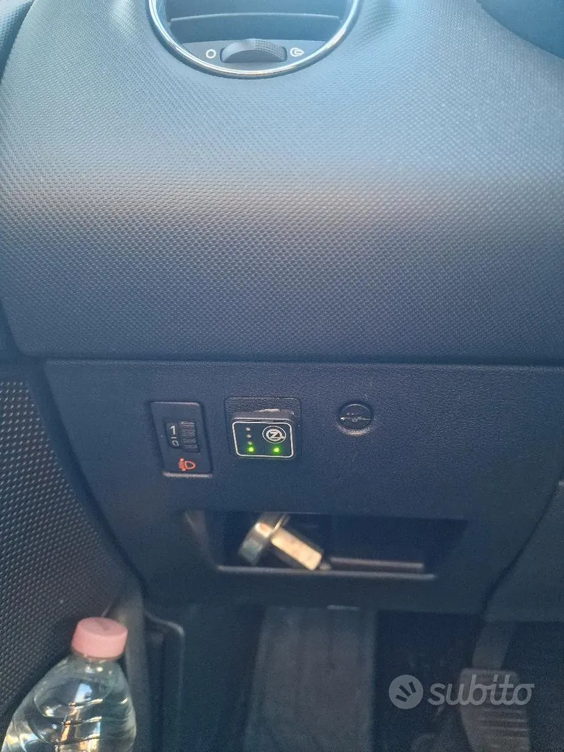 Peugeot 308 2010 photo 2
