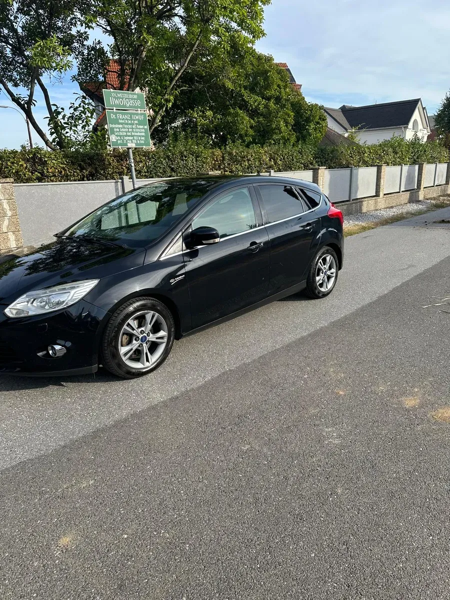 Ford Focus 2011 photo 2