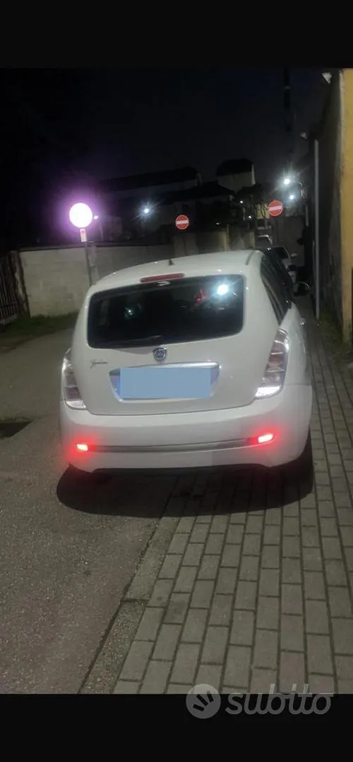 Lancia Ypsilon 2010 photo 2
