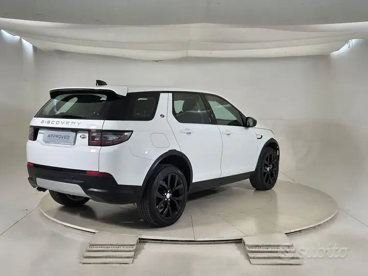 Land Rover Discovery Sport 2022 photo 2