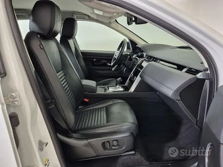 Land Rover Discovery Sport 2022 photo 3