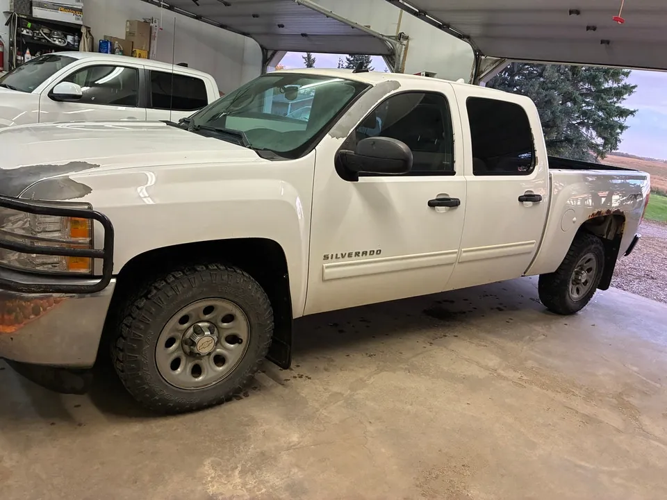 Chevrolet Silverado 1500 2013 photo 2