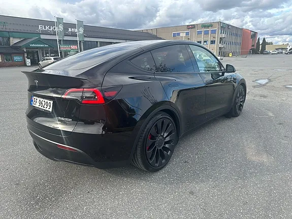 Tesla Model Y 2023 photo 4