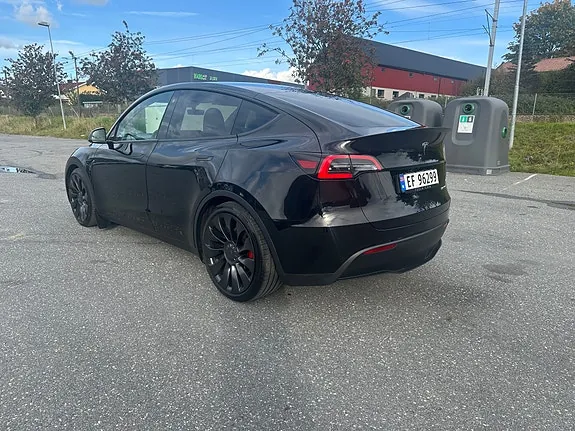Tesla Model Y 2023 photo 3
