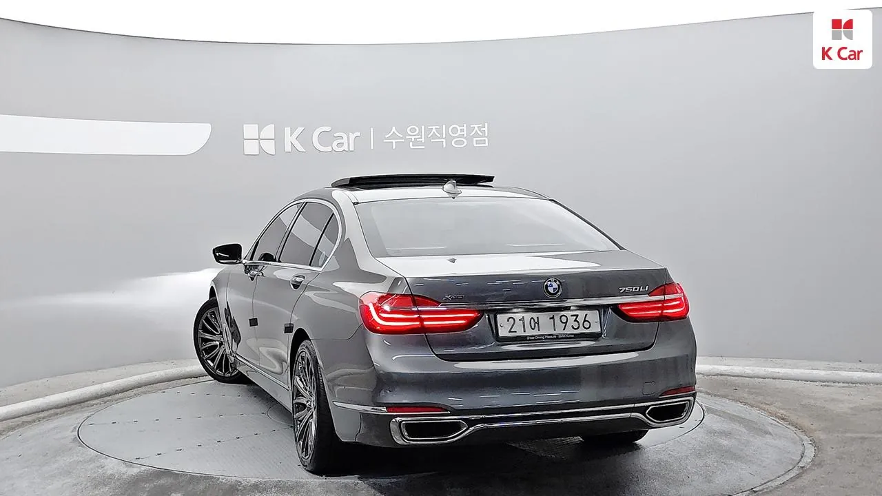 BMW 7 Series 2017 photo 2