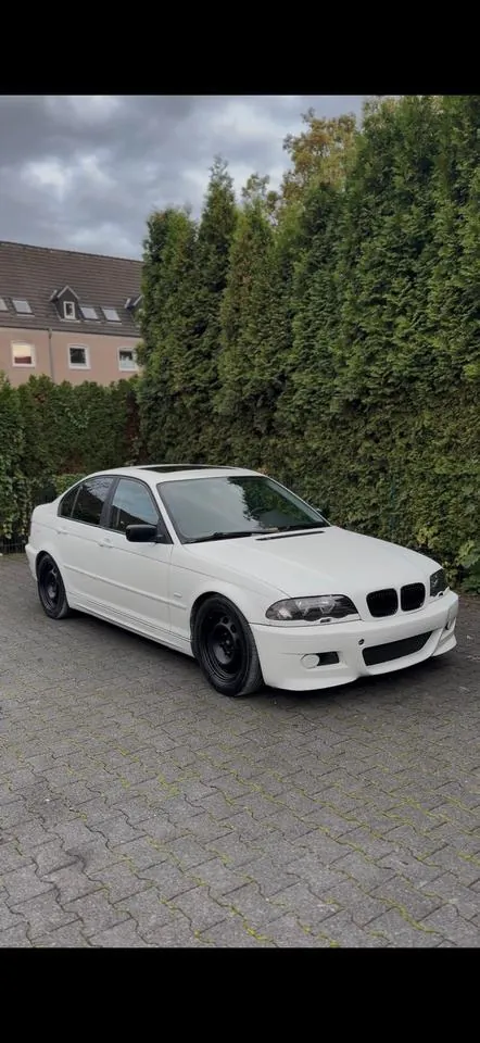 BMW E46 323I
