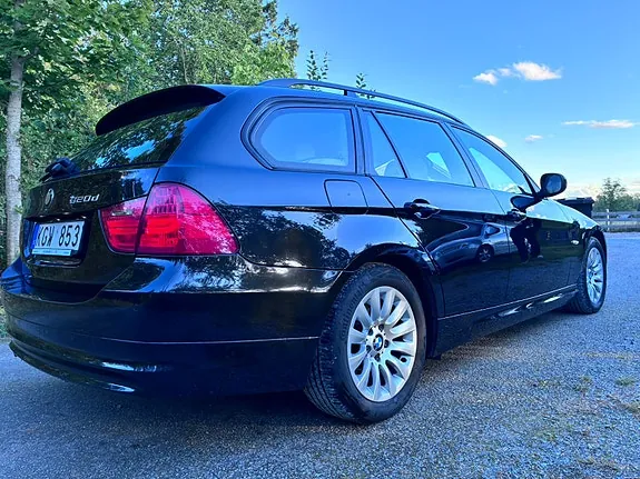 BMW 320D 2009 photo 2