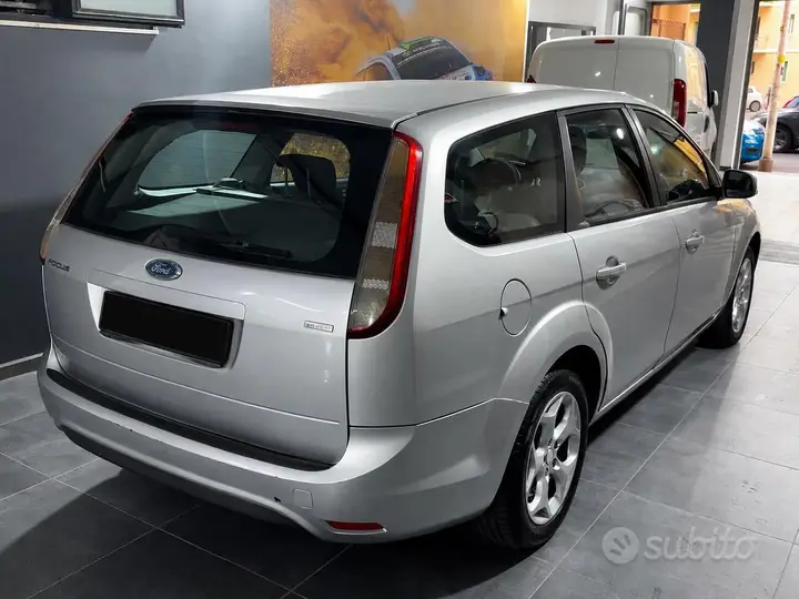 Ford Focus 2010 photo 4