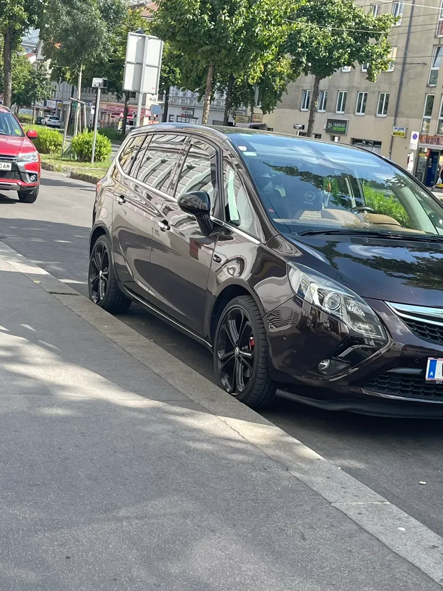 Opel Zafira Tourer 2012 photo 2