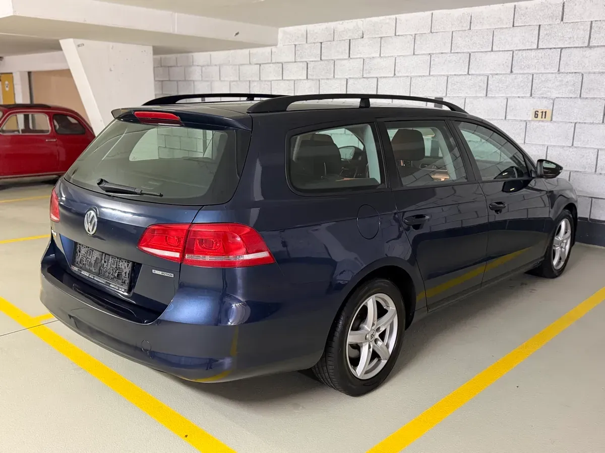 Volkswagen Passat 2012 photo 2