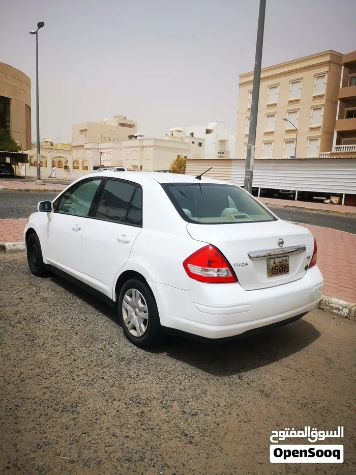 Nissan Tiida 2011 photo 3