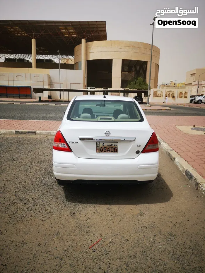 Nissan Tiida 2011 photo 4