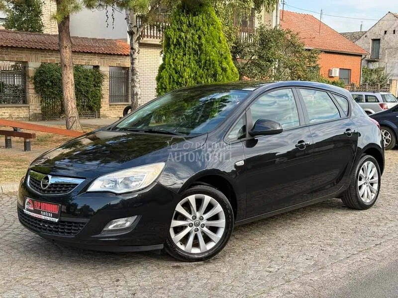 Opel Astra J