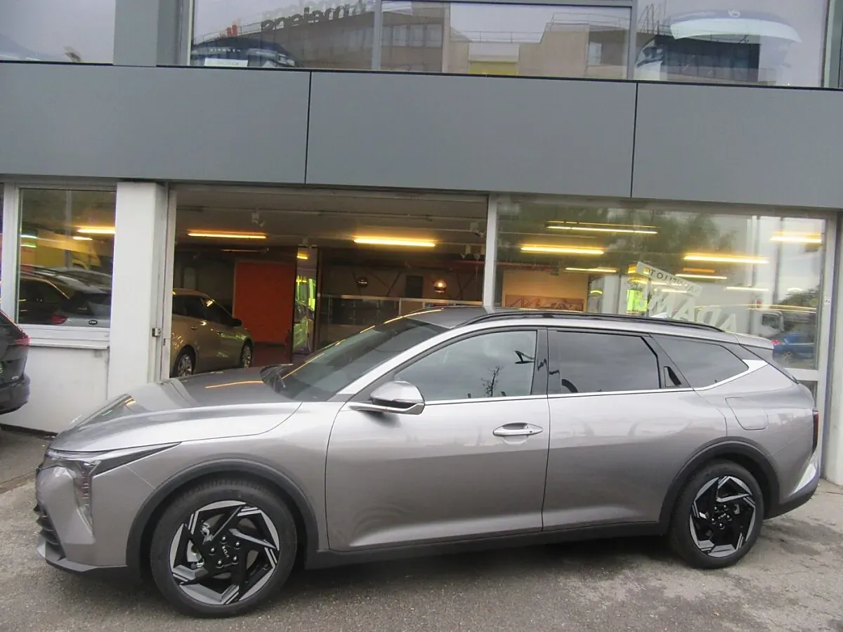 Kia K4 photo 3