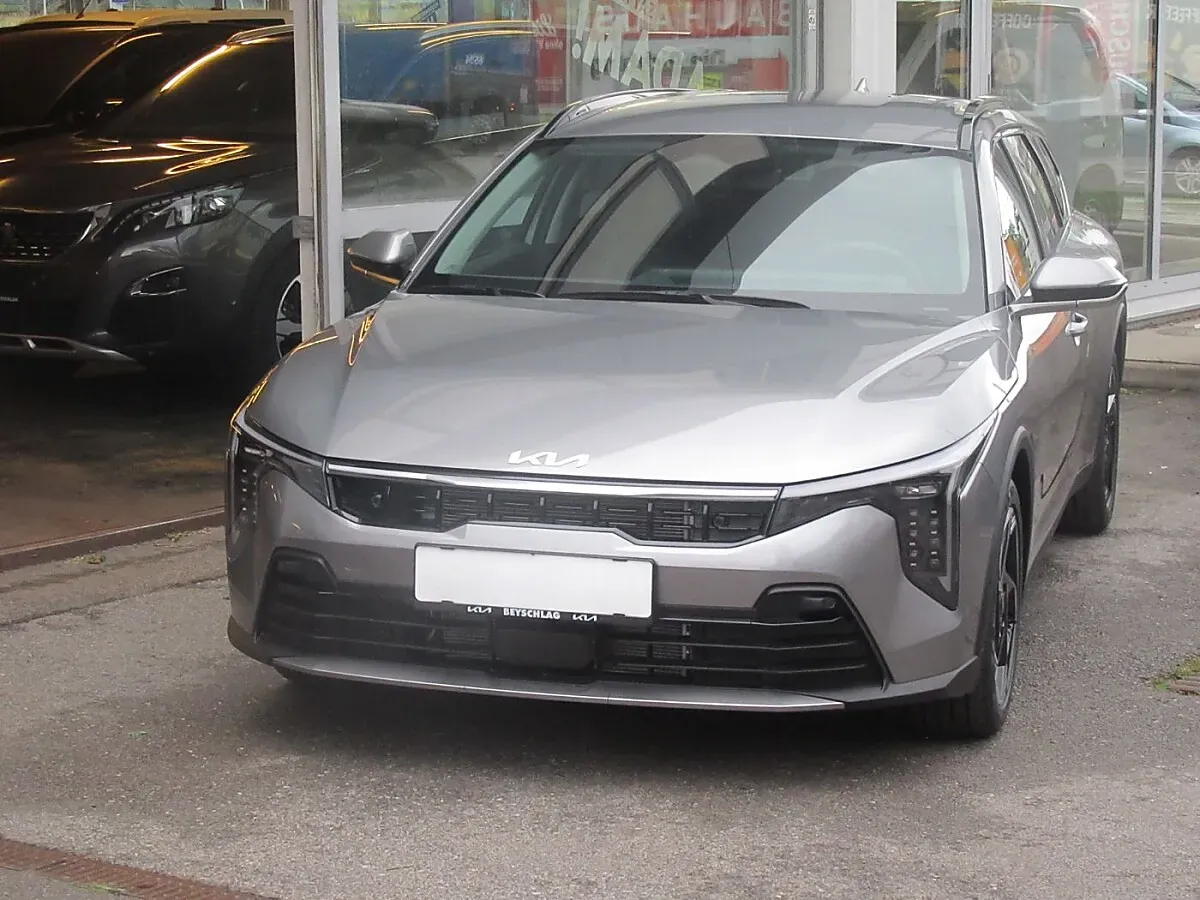 Kia K4 photo 2