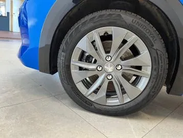 Peugeot E-208 2022 photo 3