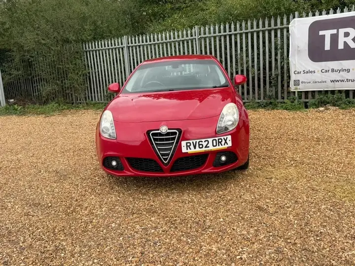 Alfa Romeo Giulietta 2012 photo 2